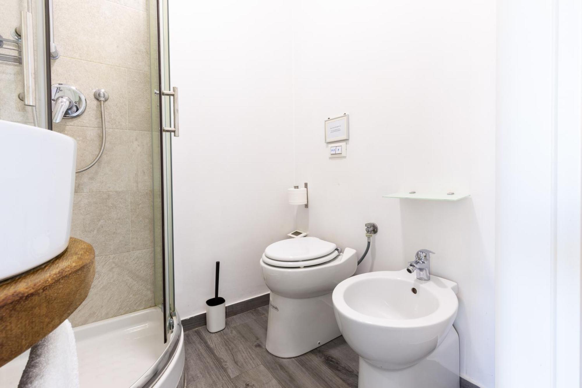 Sunny Charming 3 Bdr, 3bath Apartment Rom
