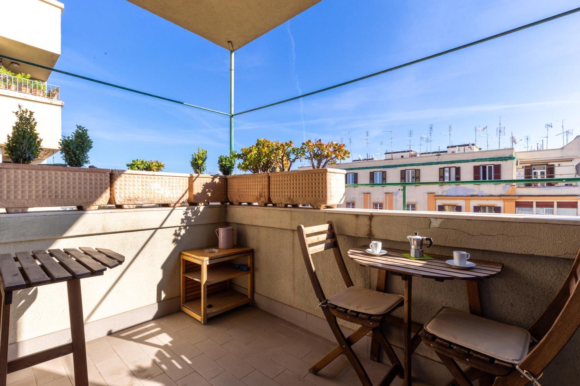 Apartment Sunny Charming 3 Bdr, 3bath Rom
