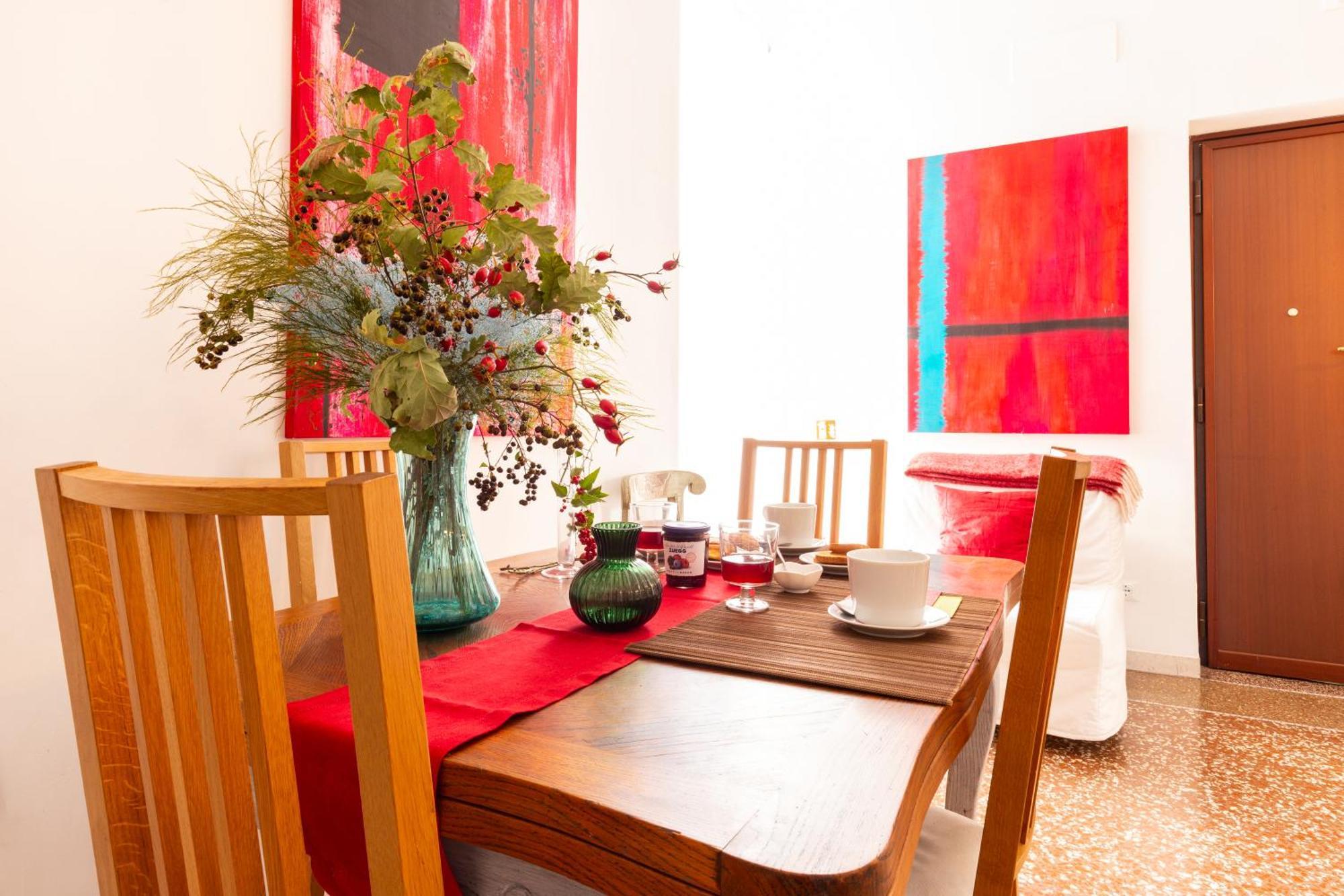 Sunny Charming 3 Bdr, 3bath * Rom