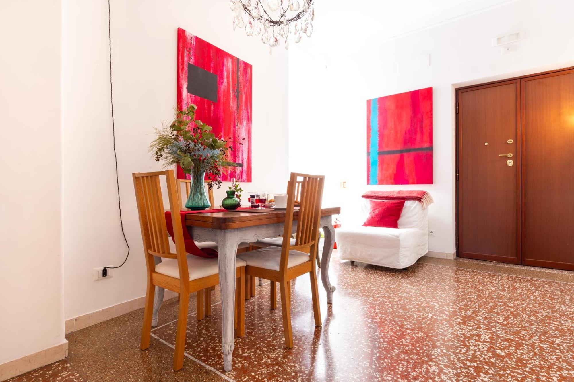 Sunny Charming 3 Bdr, 3bath Apartment