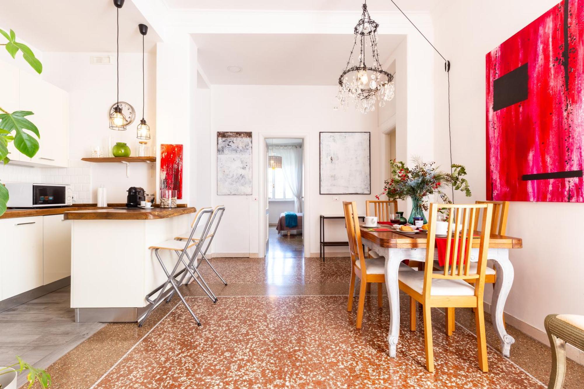 Apartment Sunny Charming 3 Bdr, 3bath