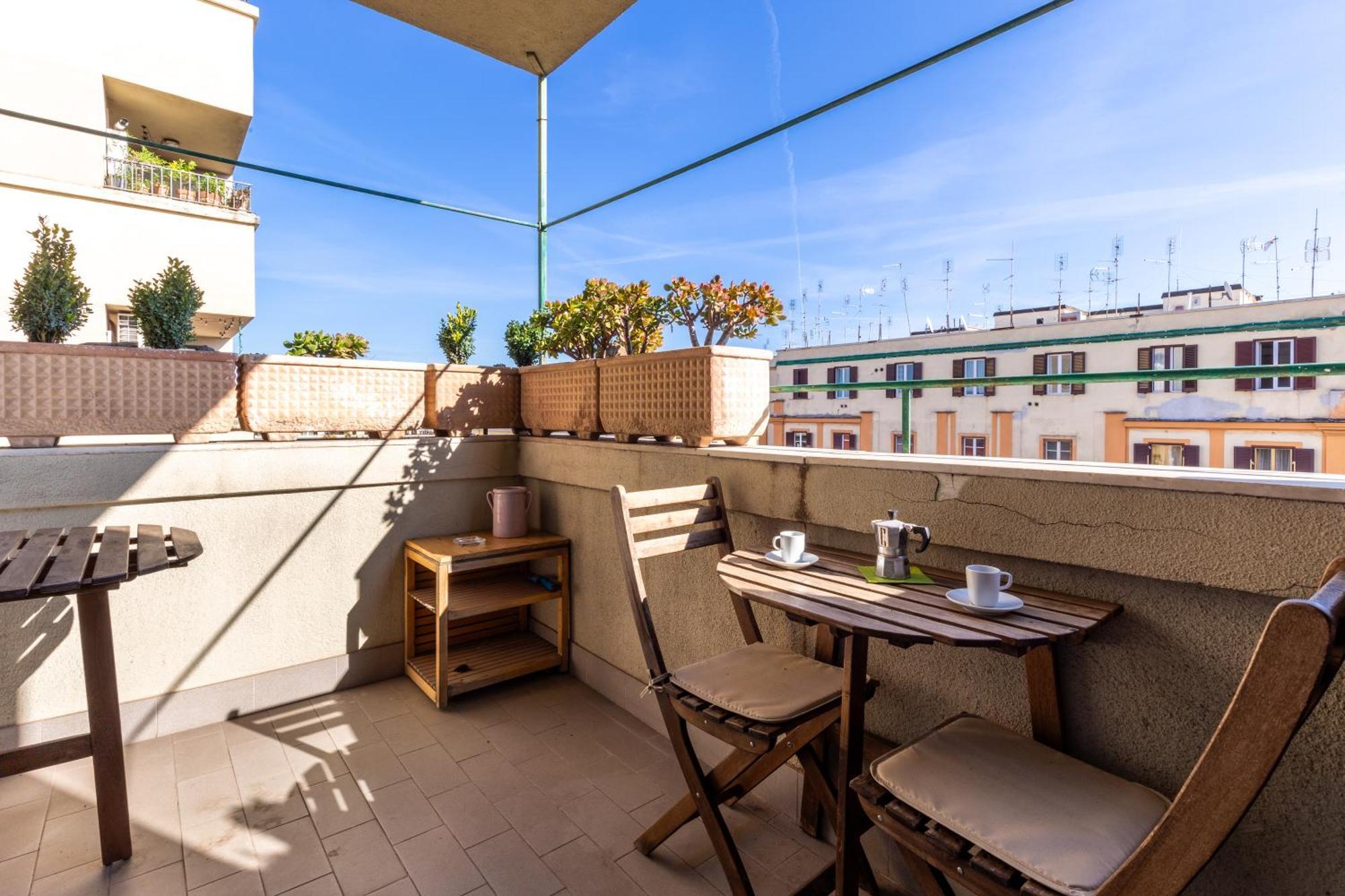 Apartment Sunny Charming 3 Bdr, 3bath Rom