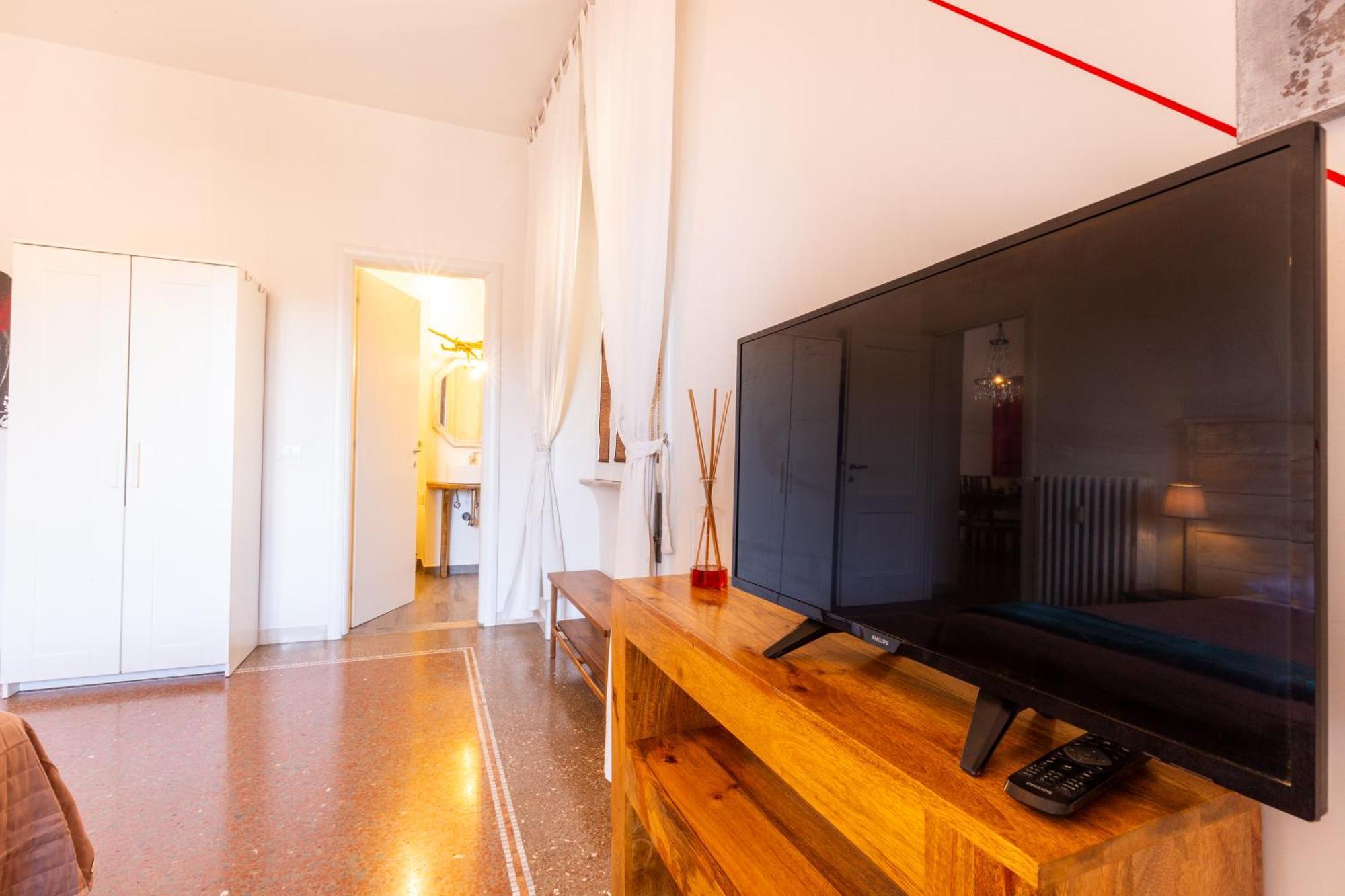 Sunny Charming 3 Bdr, 3bath Apartment