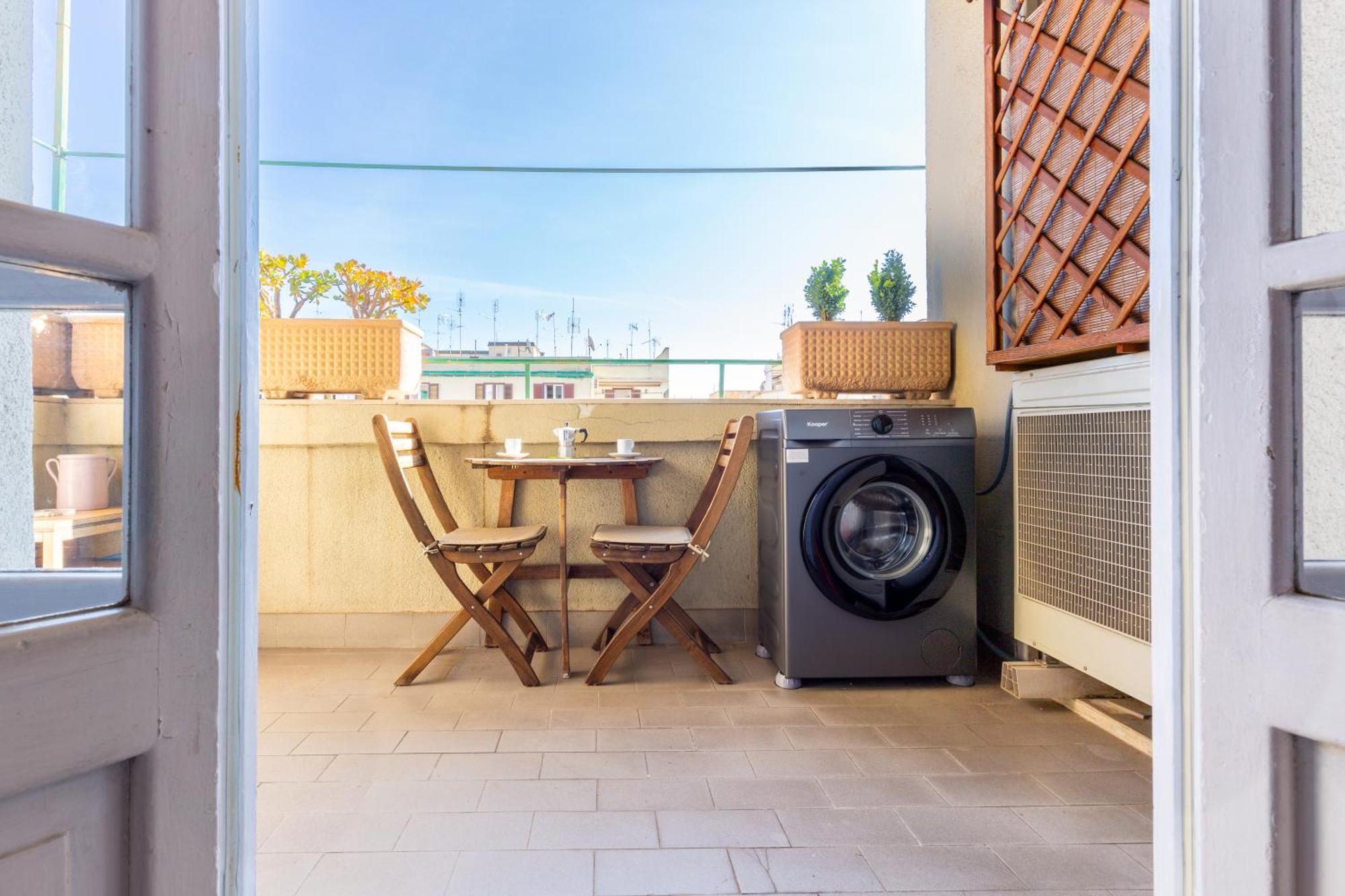 Apartment Sunny Charming 3 Bdr, 3bath Rom