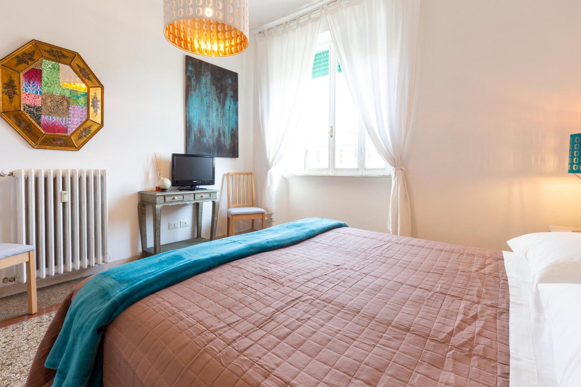 Sunny Charming 3 Bdr, 3bath Apartment