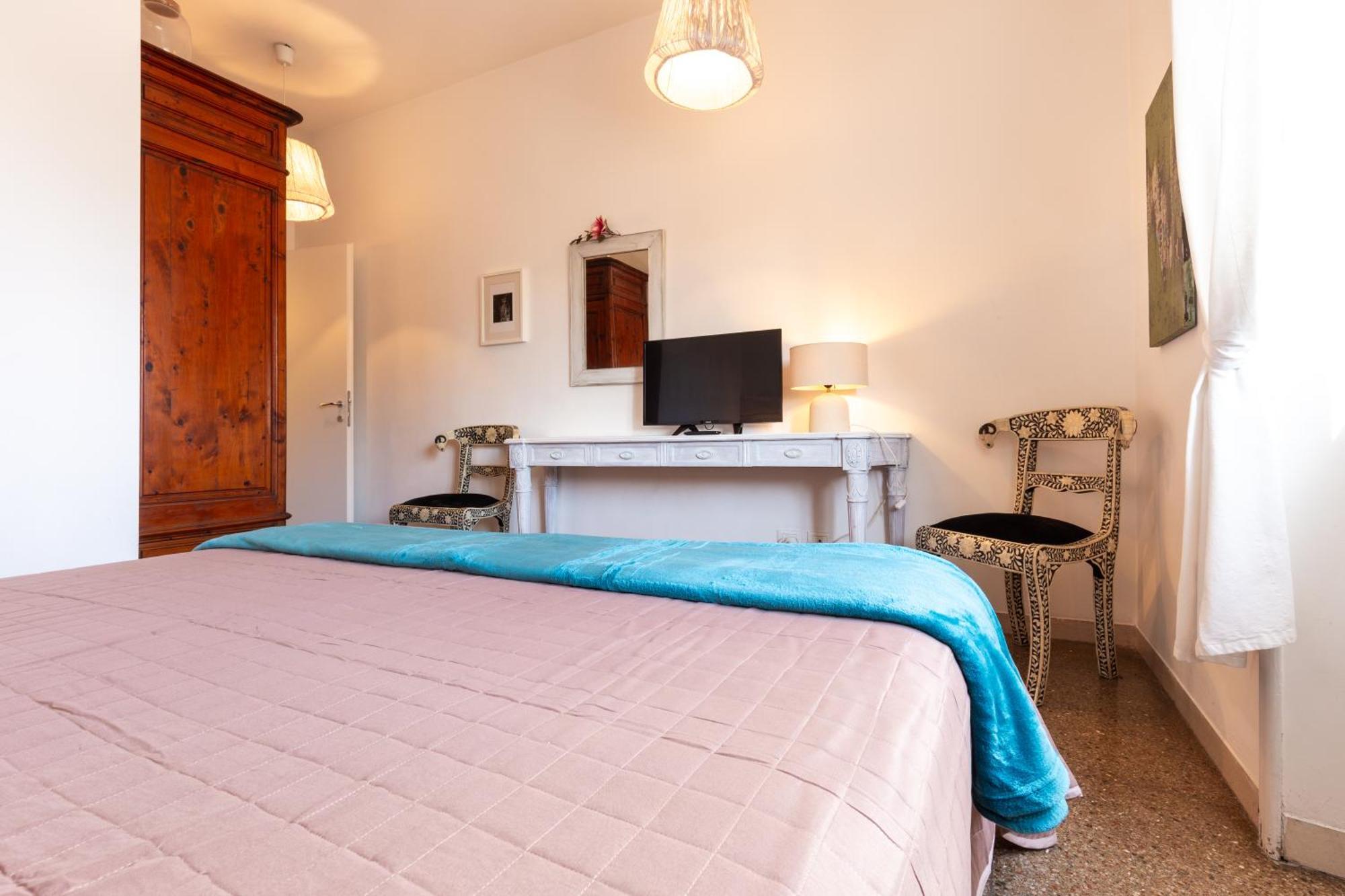 Apartment Sunny Charming 3 Bdr, 3bath