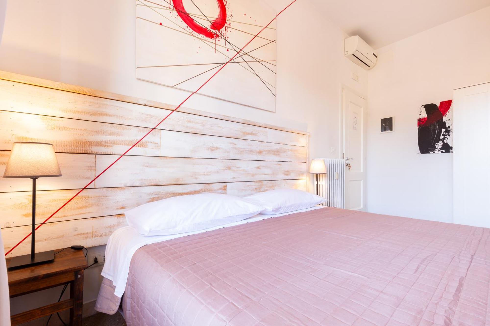 Apartment Sunny Charming 3 Bdr, 3bath *