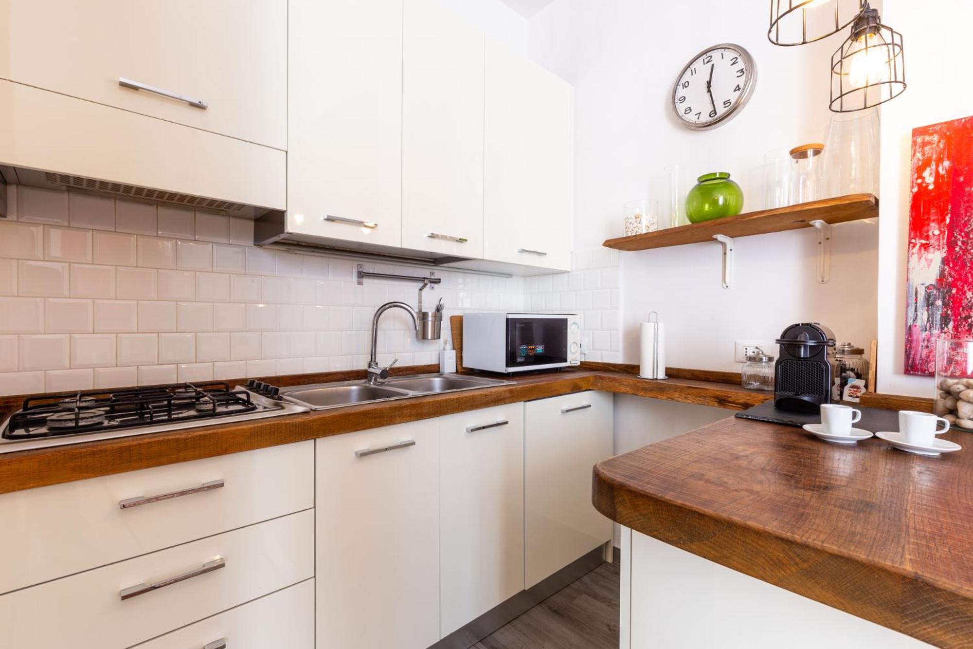 Apartment Sunny Charming 3 Bdr, 3bath