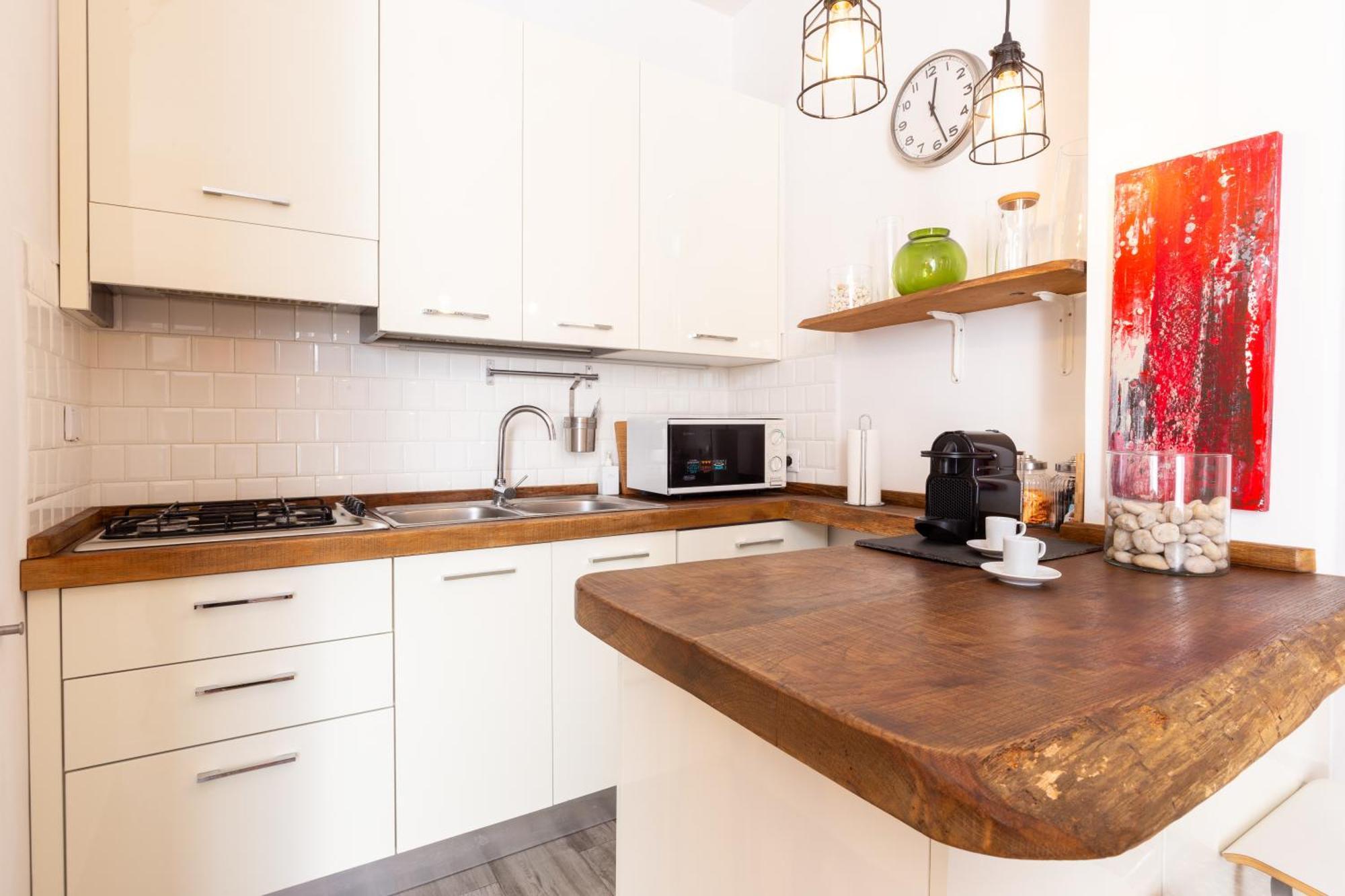 Sunny Charming 3 Bdr, 3bath Rom