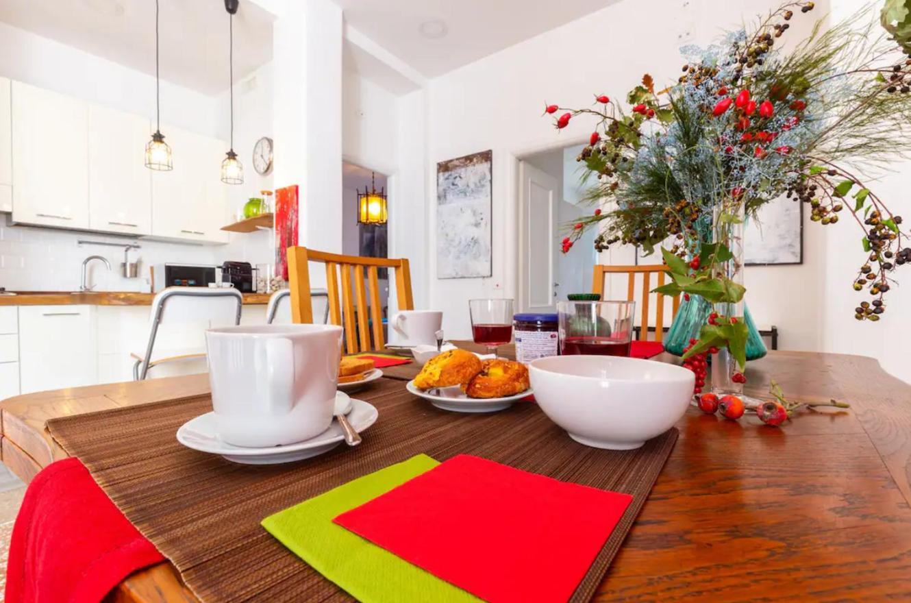 Apartment Sunny Charming 3 Bdr, 3bath *