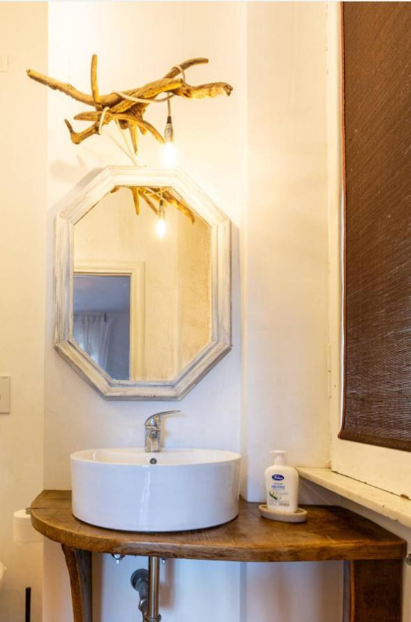 Sunny Charming 3 Bdr, 3bath Apartment *
