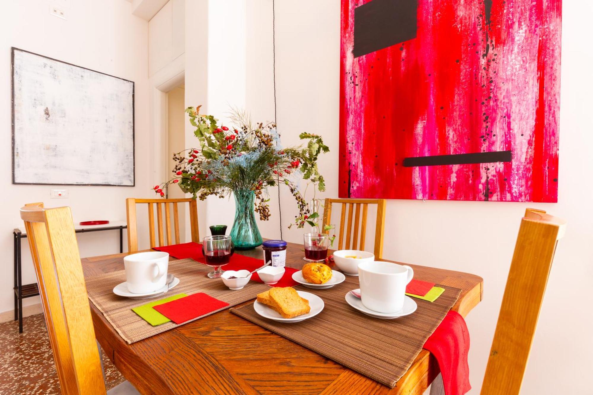 Sunny Charming 3 Bdr, 3bath Rom