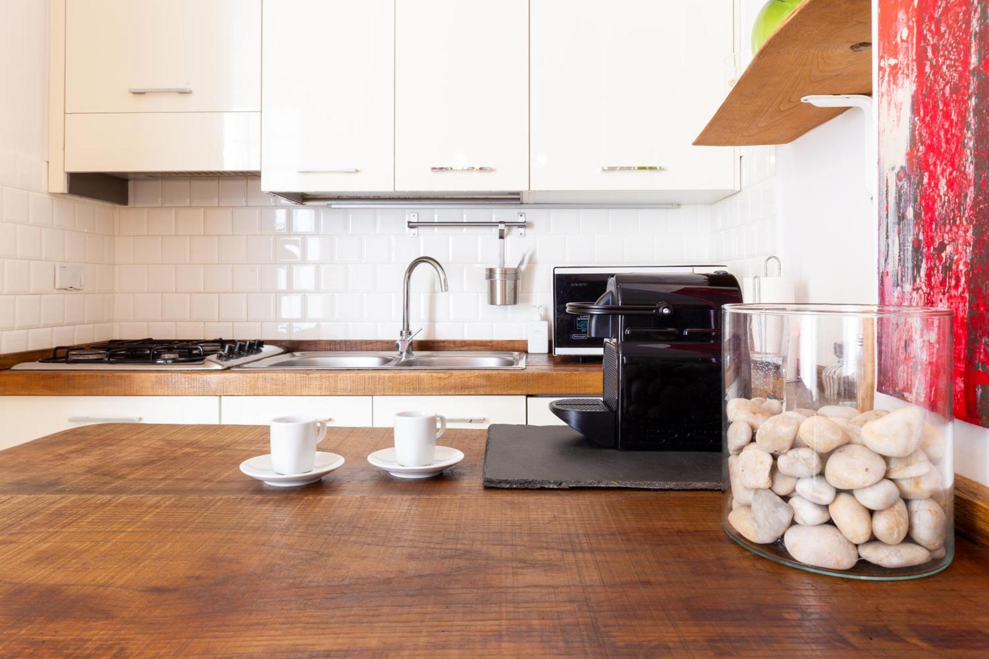 Sunny Charming 3 Bdr, 3bath Rom
