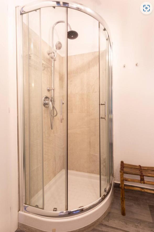 Sunny Charming 3 Bdr, 3bath Rom